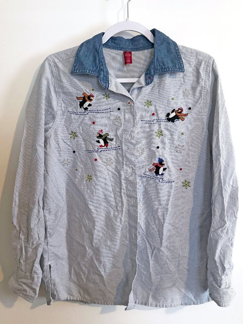 Vintage Holiday Time Christmas Button-Up Shirt | Small